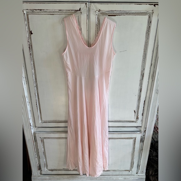050: Vintage women’s nightgown, lingerie, light pink with embroidered - Picture 2 of 3